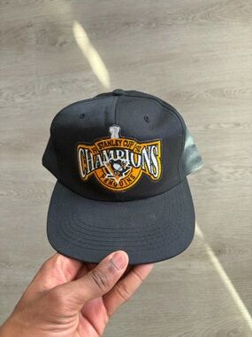 Vintage STARTER 1992 Stanley Cup Champions Black Hat with Yellow Patch